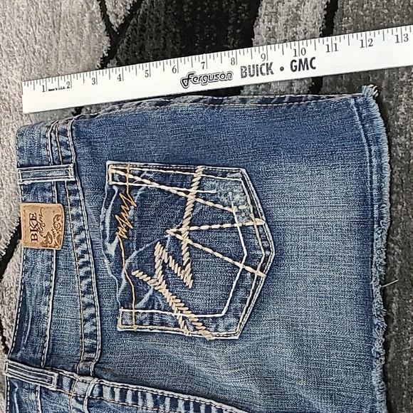 VINTAGE EXCLUSIVE MADISON BKE EMBROIDERED FRAYED-HEM DISTRESSED DENIM SKIRT - Picture 4 of 12